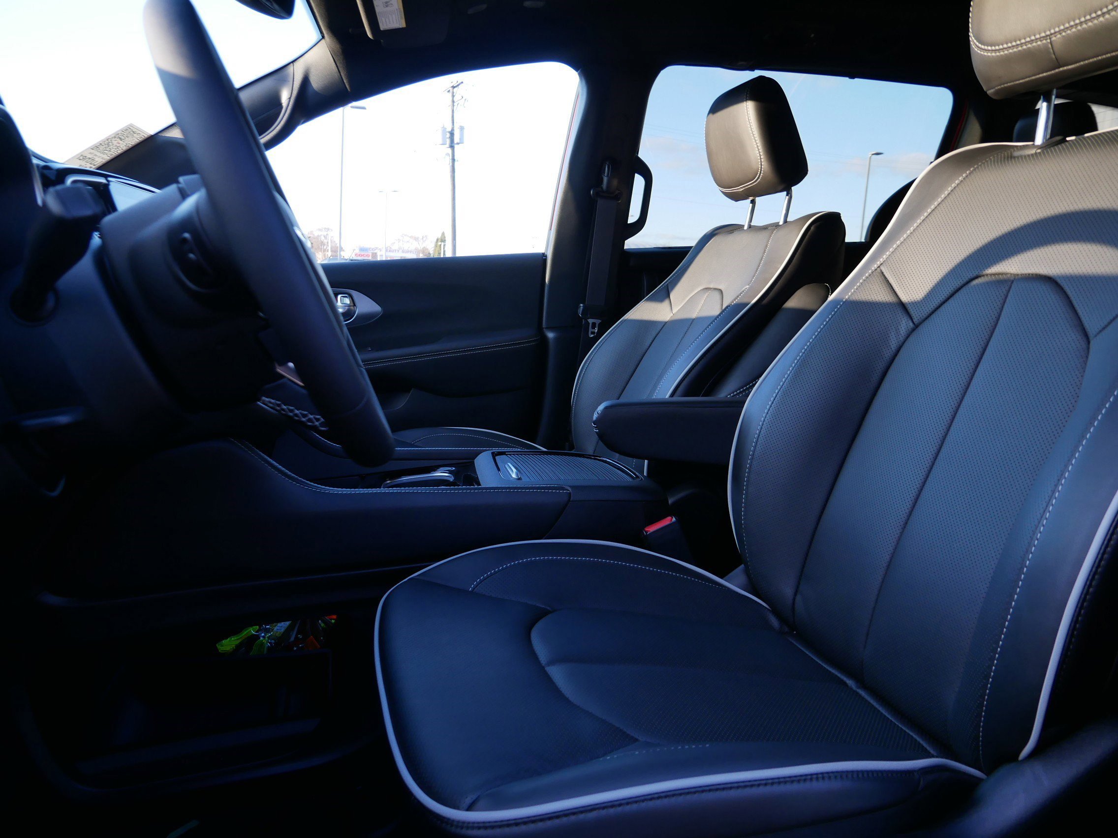 New 2026 Chrysler Pacifica Limited FWD image 9