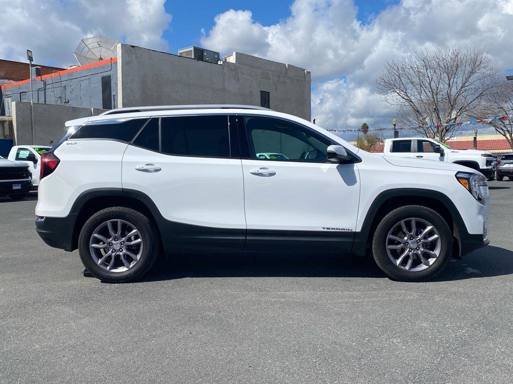 Used 2024 GMC Terrain SLT image 5