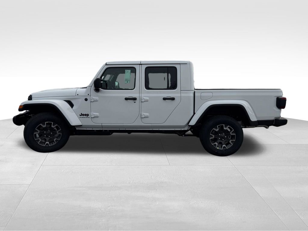 New 2026 Jeep Gladiator Sahara image 4