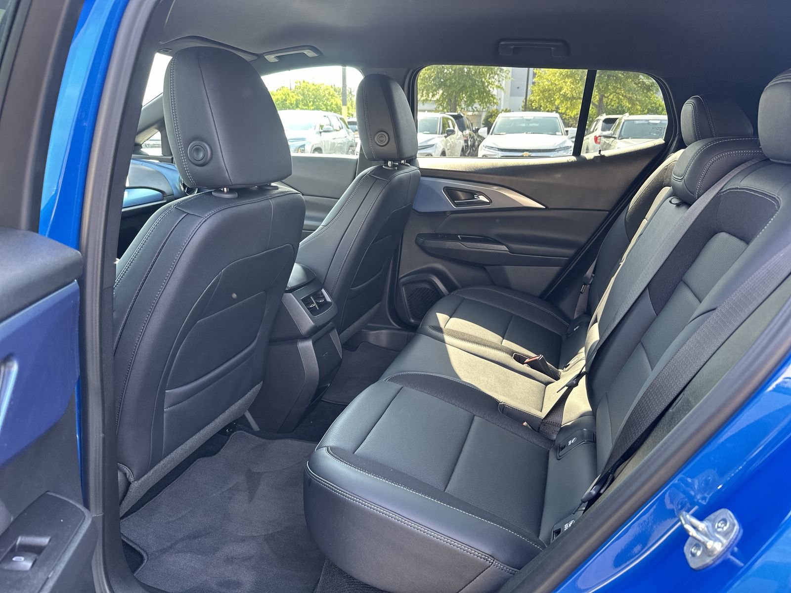 Used 2025 Chevrolet Equinox EV LT w/ Convenience Package FWD image 31