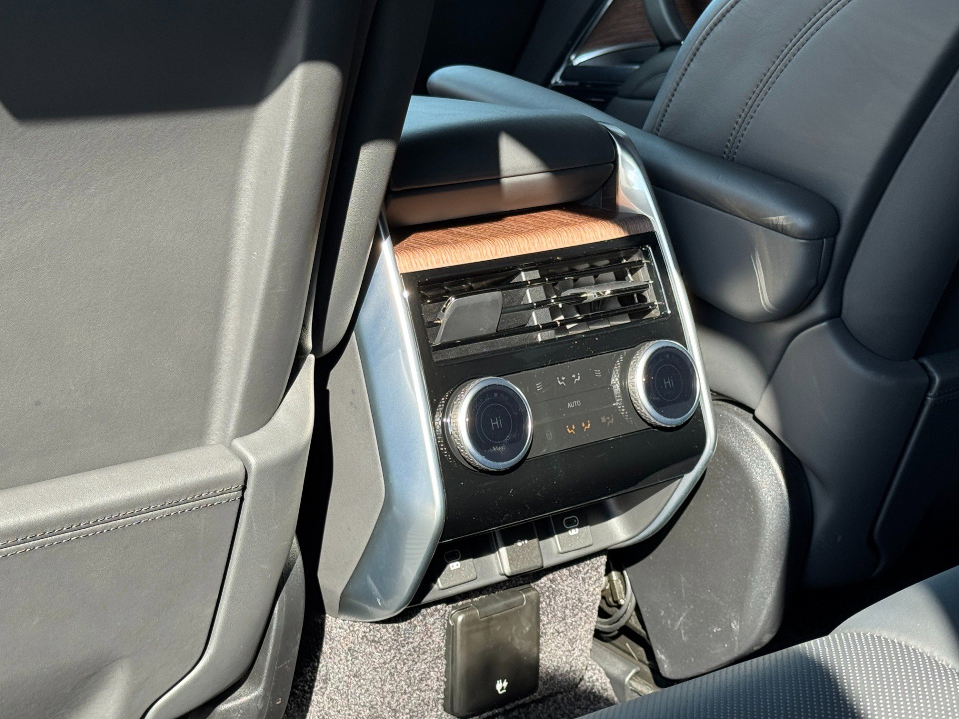 Used 2024 Land Rover Range Rover Long Wheelbase SE image 49