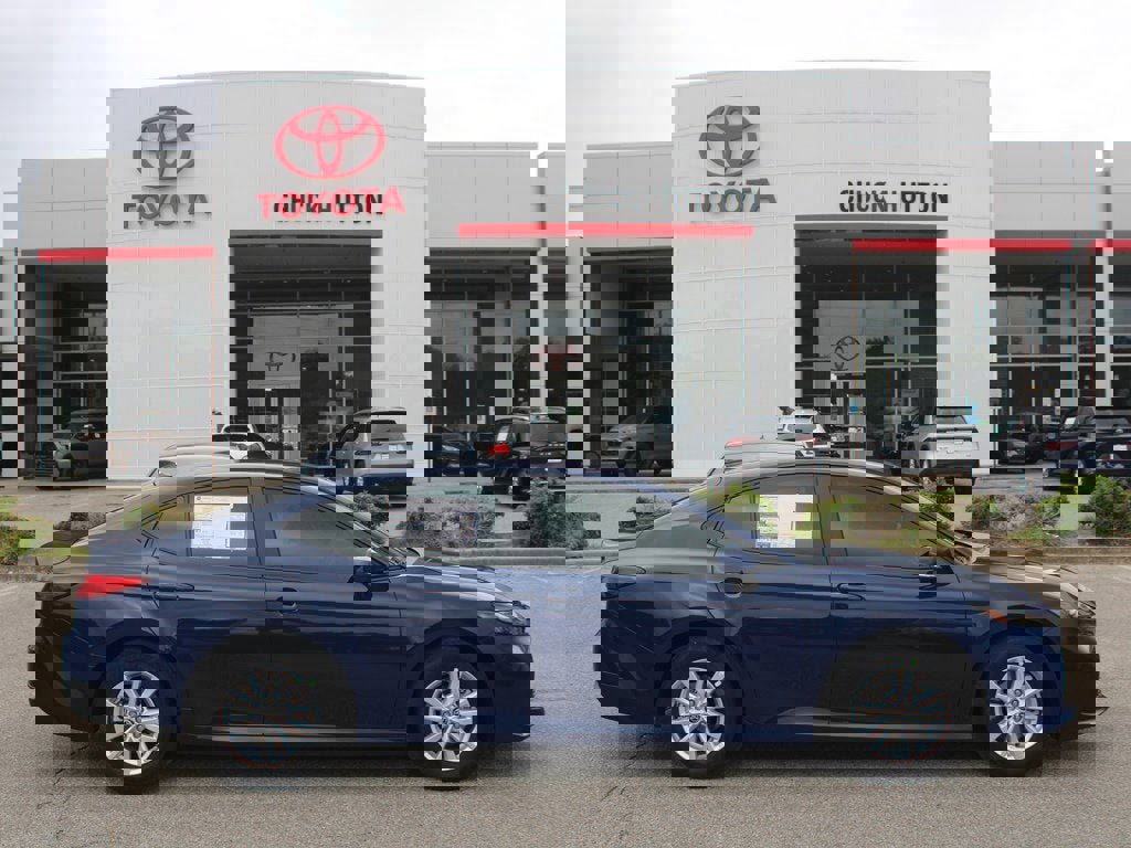 Used 2025 Toyota Camry LE image 1