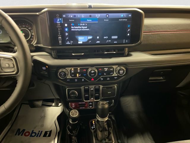 Used 2025 Jeep Wrangler Unlimited Rubicon w/ Technology Group image 13