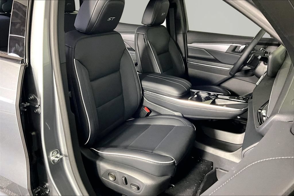 New 2027 Buick Enclave Sport Touring w/ Super Cruise Package FWD image 11