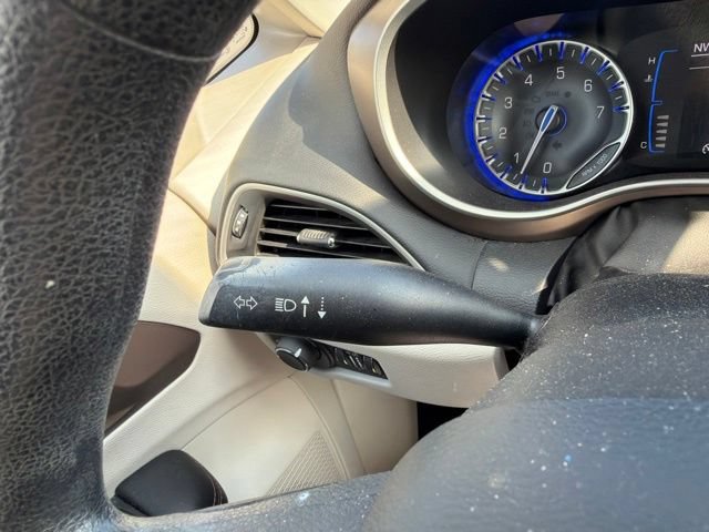 Used 2017 Chrysler Pacifica Touring FWD image 28