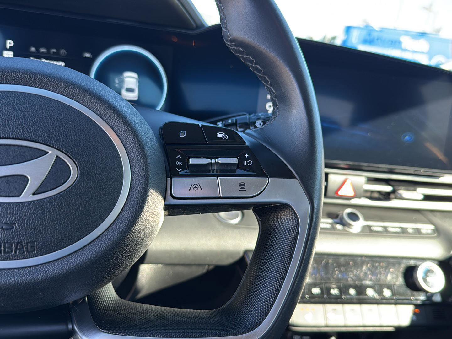 Used 2024 Hyundai Elantra Limited image 19