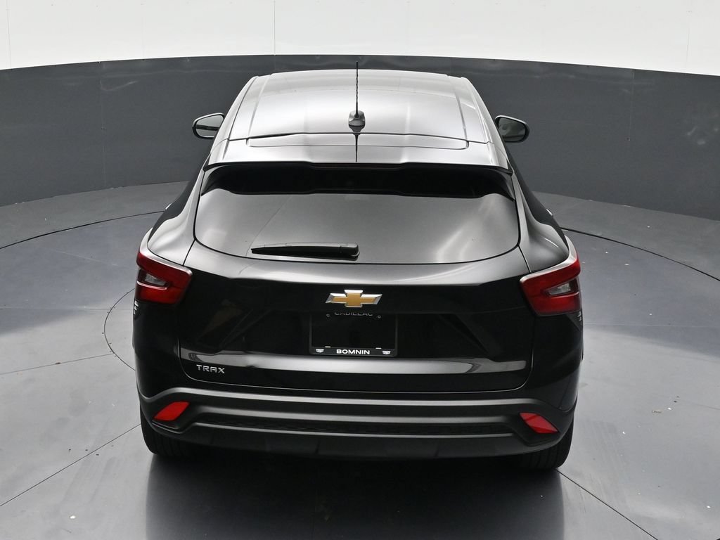 Used 2025 Chevrolet Trax LS FWD image 15