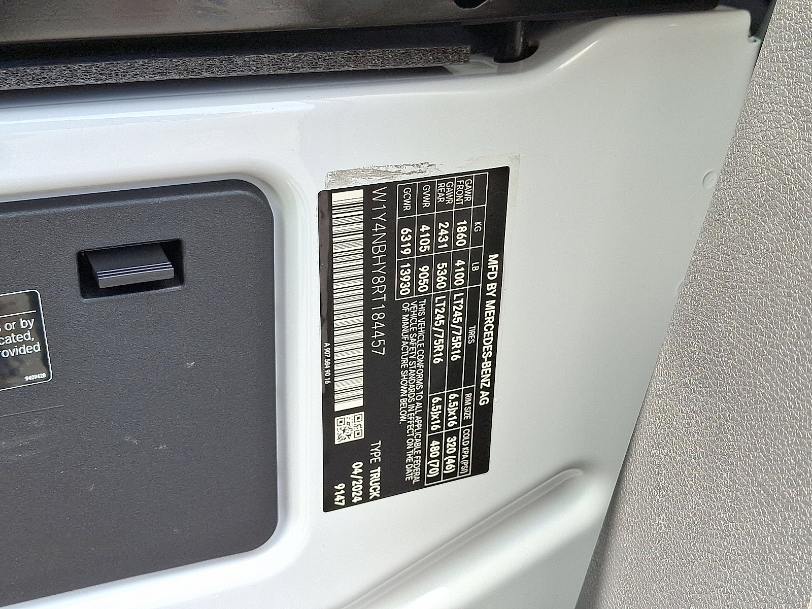 Used 2024 Mercedes-Benz Sprinter 2500 image 27