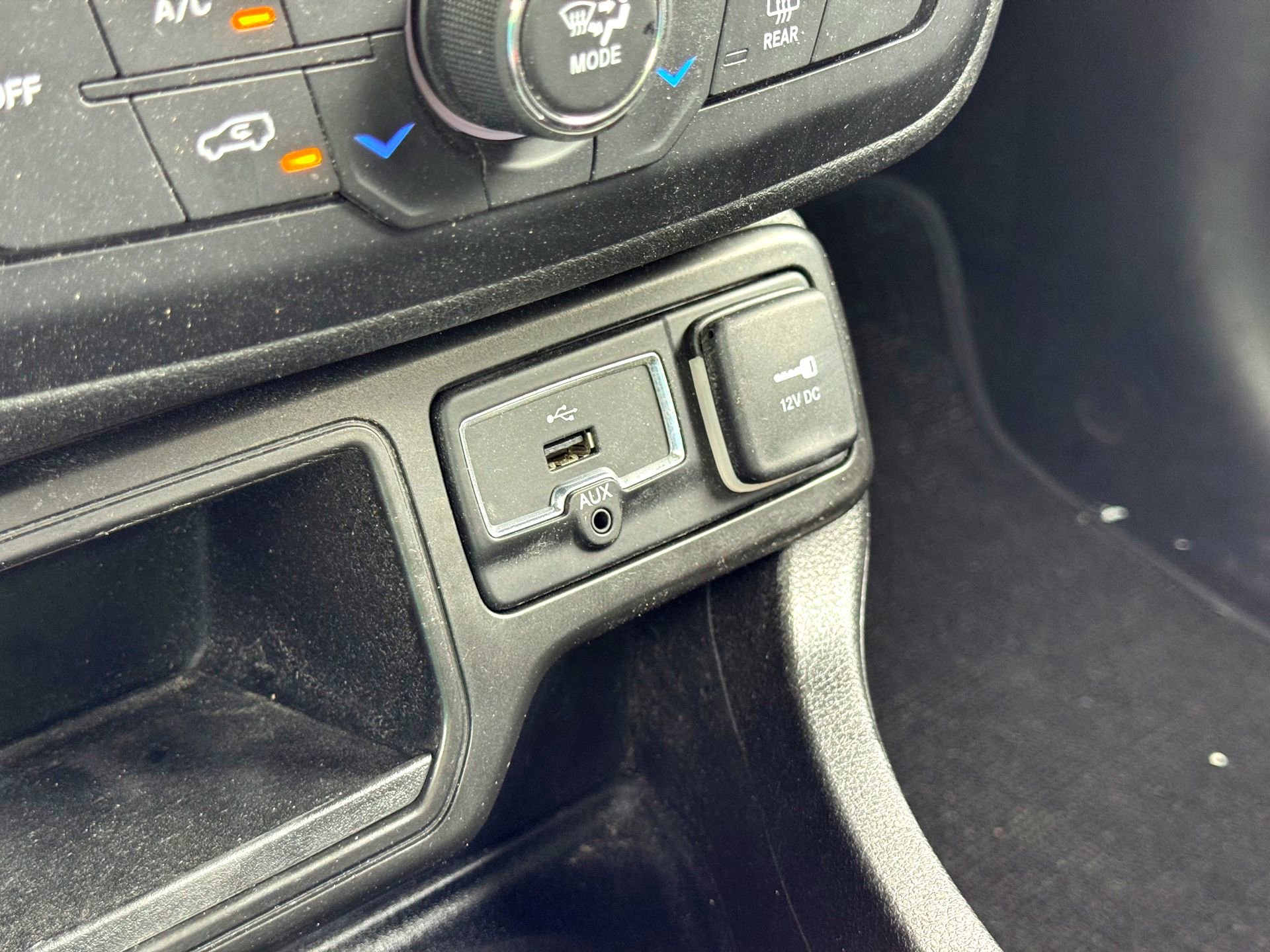 Used 2020 Jeep Renegade Latitude FWD image 24