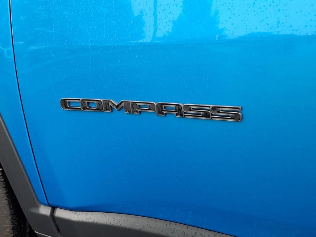 Used 2025 Jeep Compass Latitude w/ Convenience Group AWD/4WD image 29