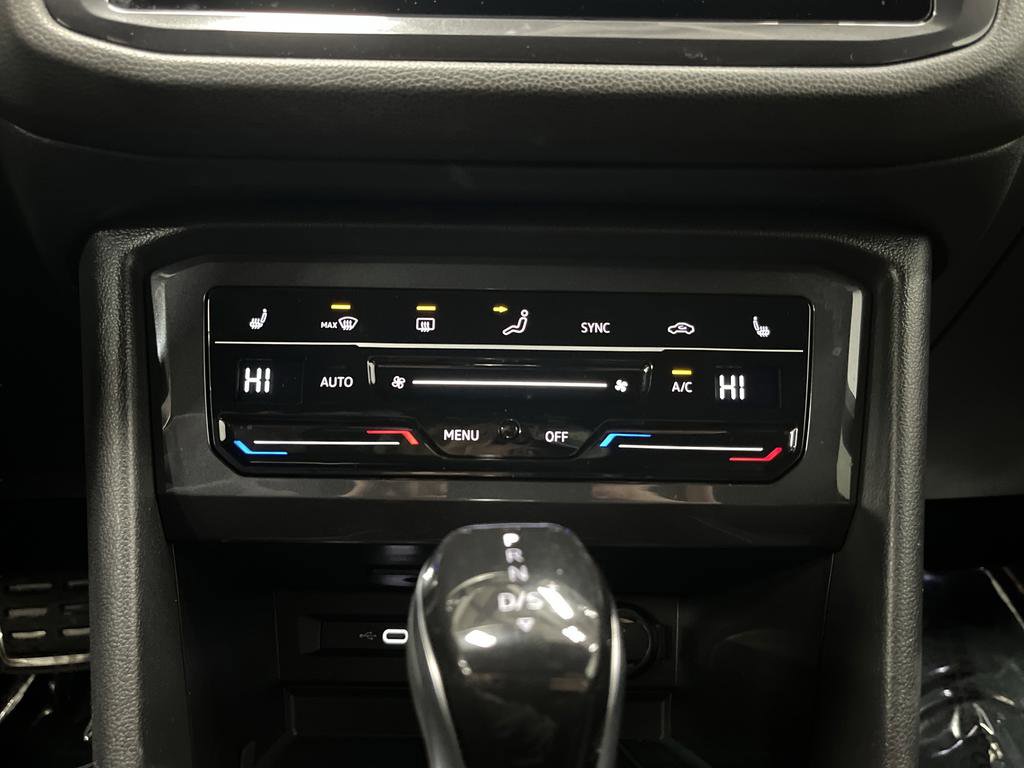 Used 2024 Volkswagen Tiguan SE R-Line image 19