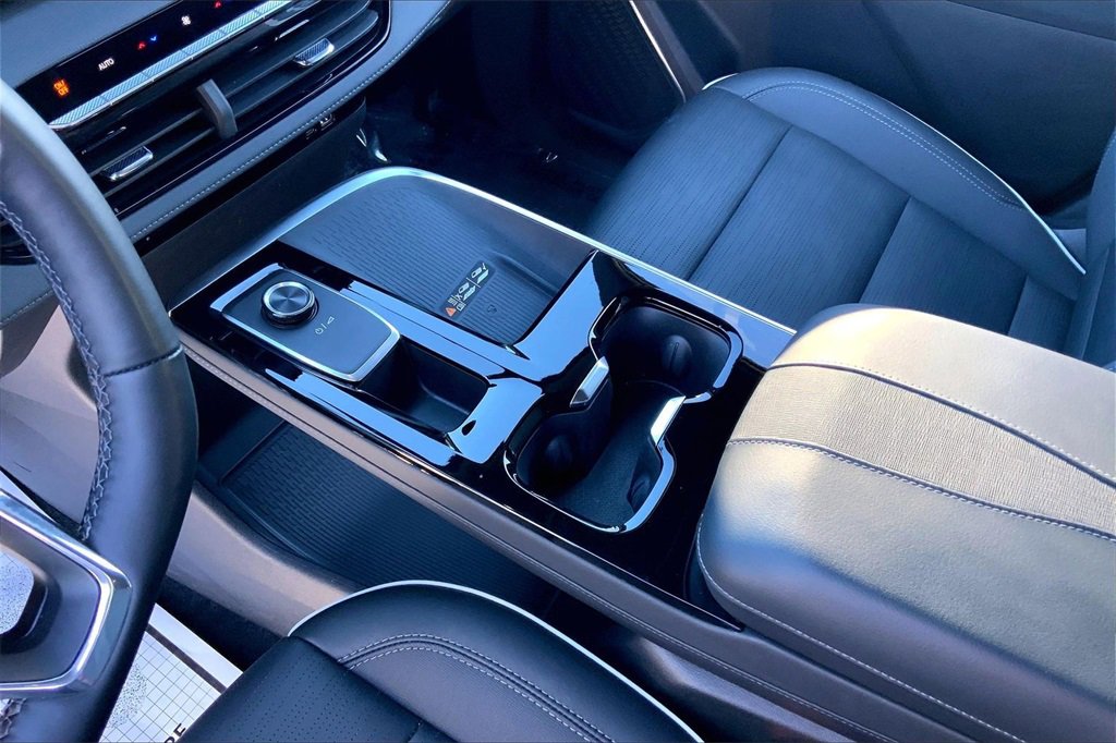 Used 2025 Buick Enclave Sport Touring image 18