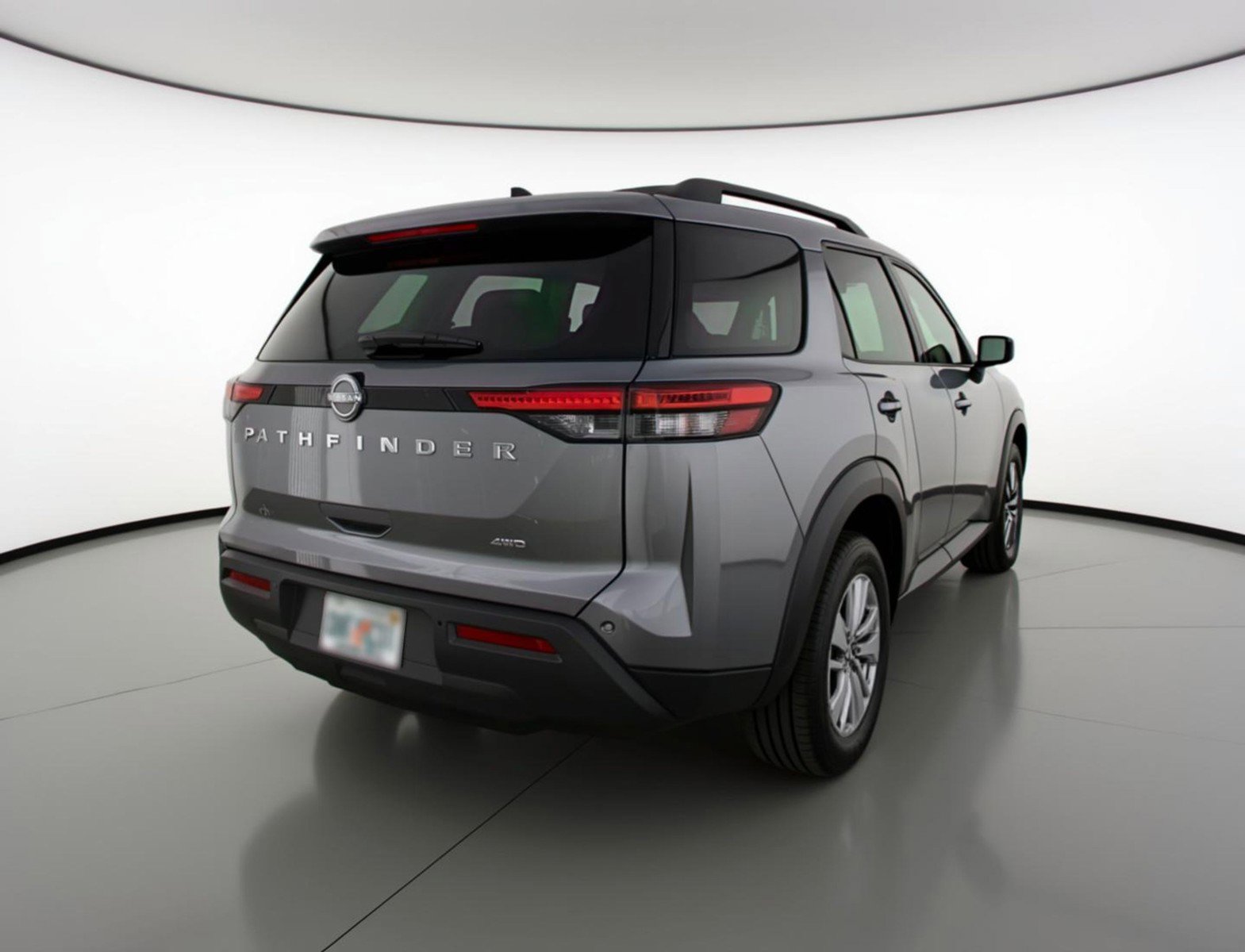 Used 2025 Nissan Pathfinder SV image 9