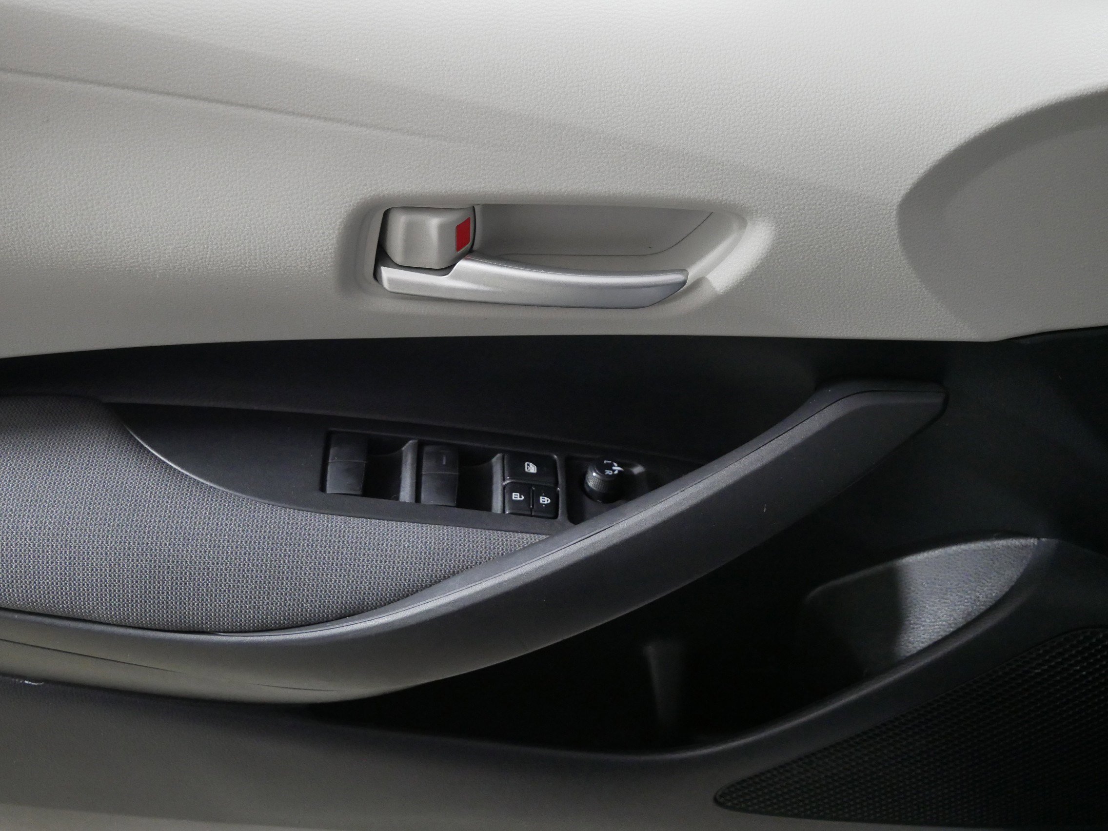 Used 2020 Toyota Corolla LE image 19