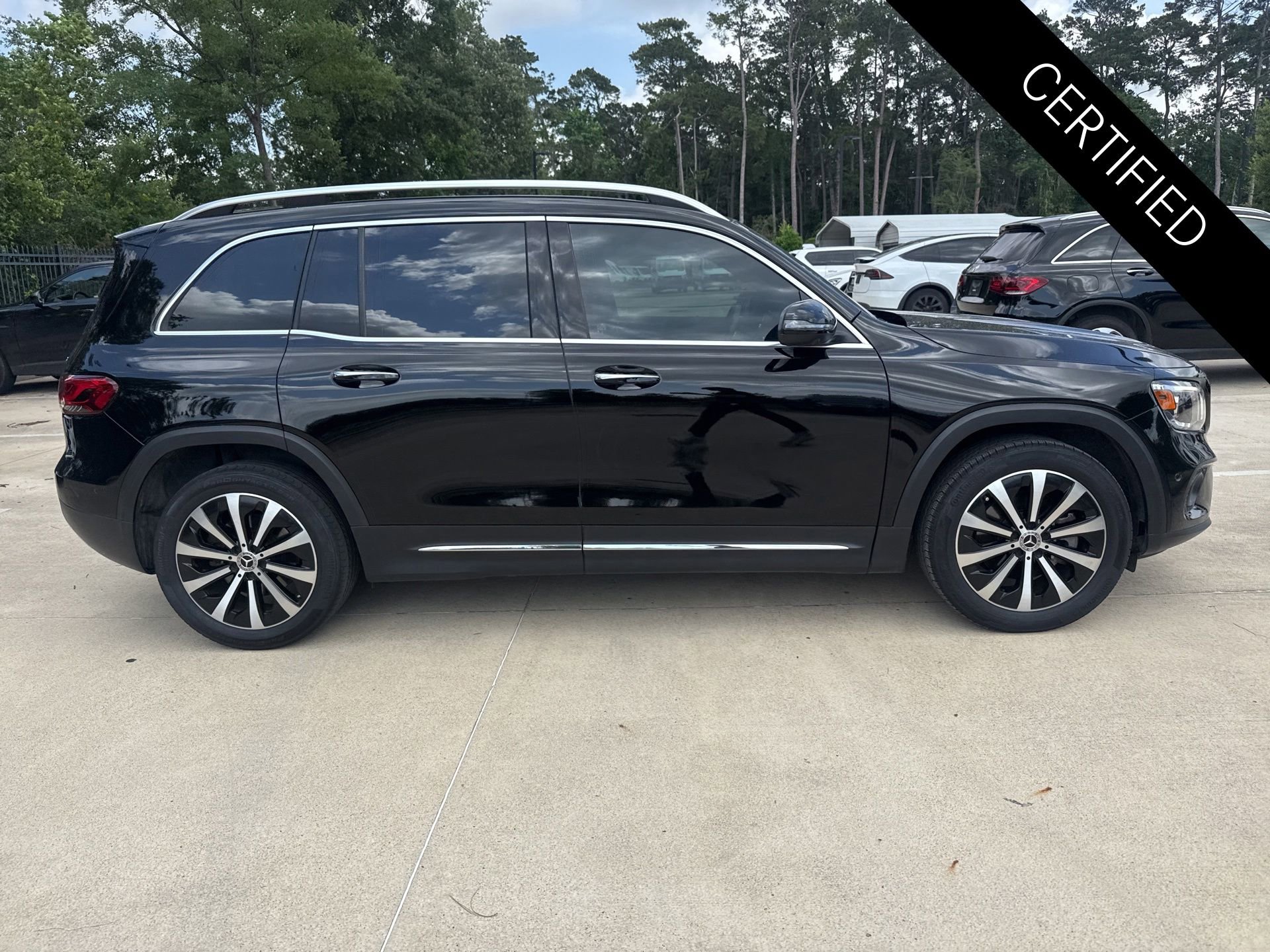 Used 2023 Mercedes-Benz GLB 250 4MATIC image 3