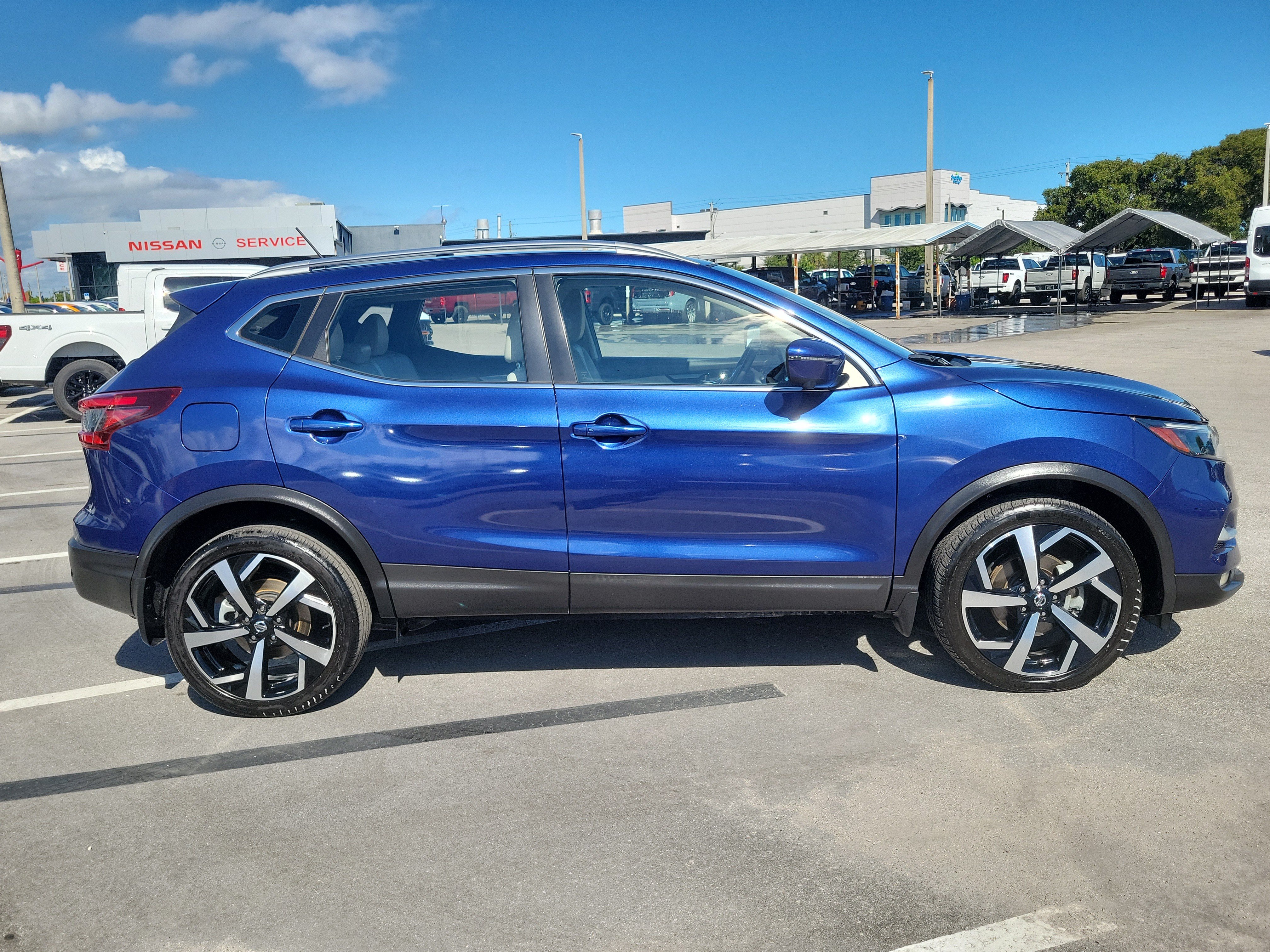 Used 2021 Nissan Rogue Sport SL w/ Premium Package FWD image 4