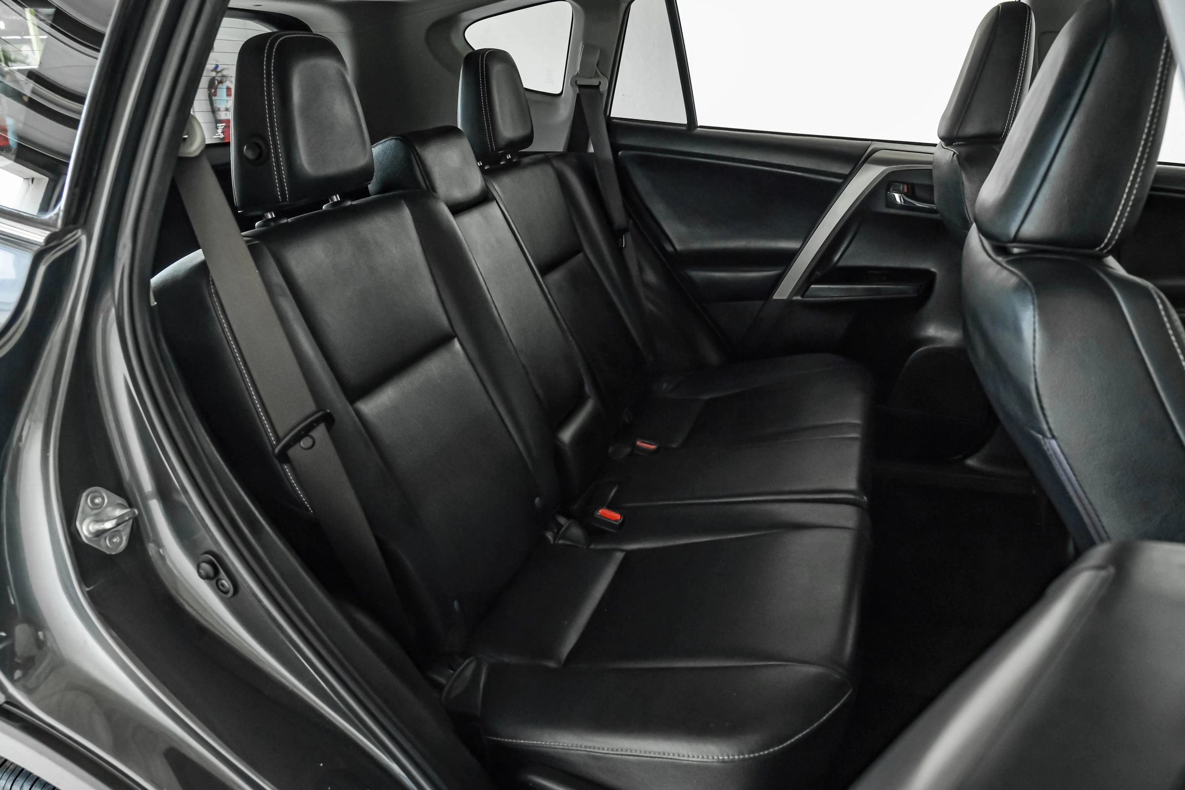 Used 2016 Toyota RAV4 Limited w/ Advanced Technology Package FWD image 31