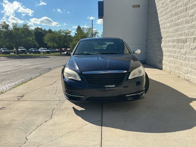 Used 2011 Chrysler 200 Limited FWD image 2