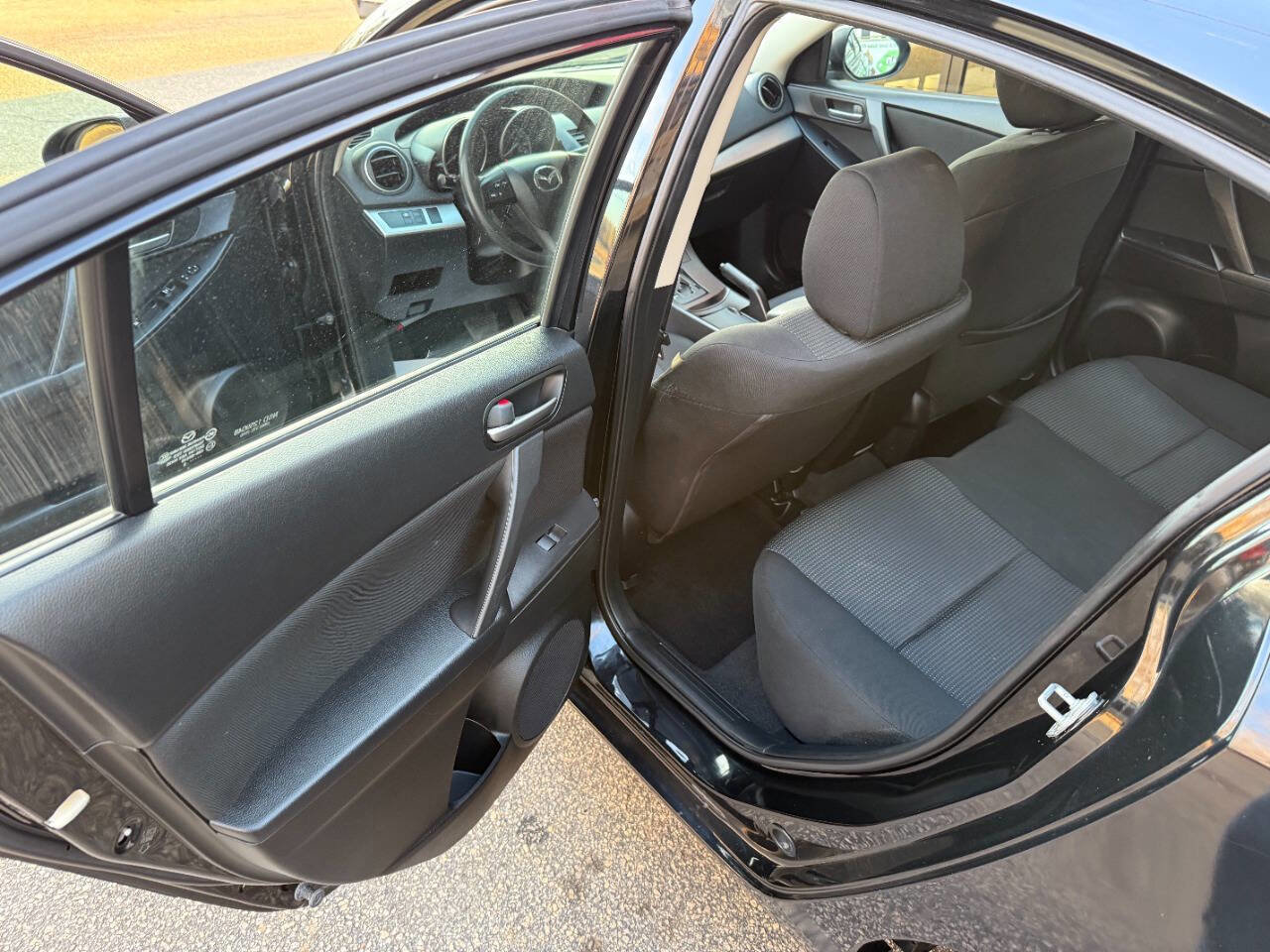 Used 2013 MAZDA MAZDA3 i SV image 12