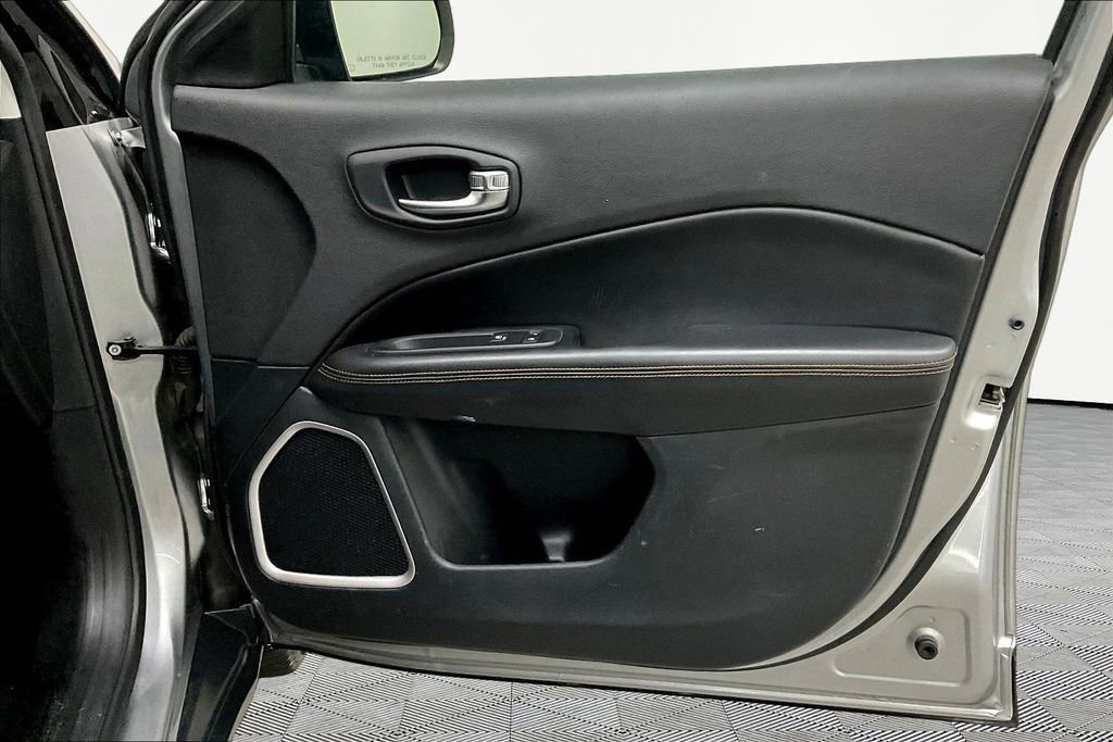 Used 2020 Jeep Compass Limited image 29