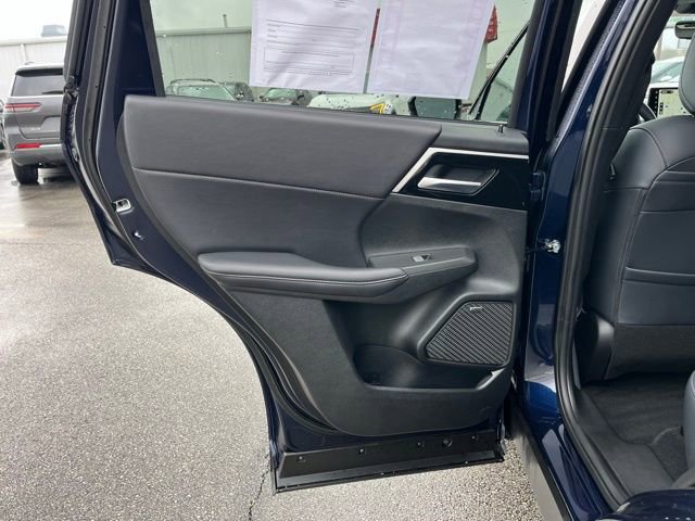 Used 2025 Mitsubishi Outlander SE image 35