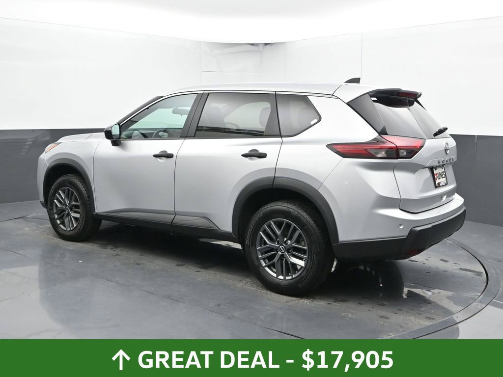 Used 2024 Nissan Rogue S FWD image 11