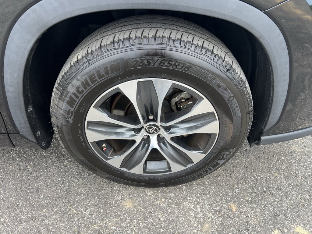 Used 2022 Toyota Highlander XLE image 35