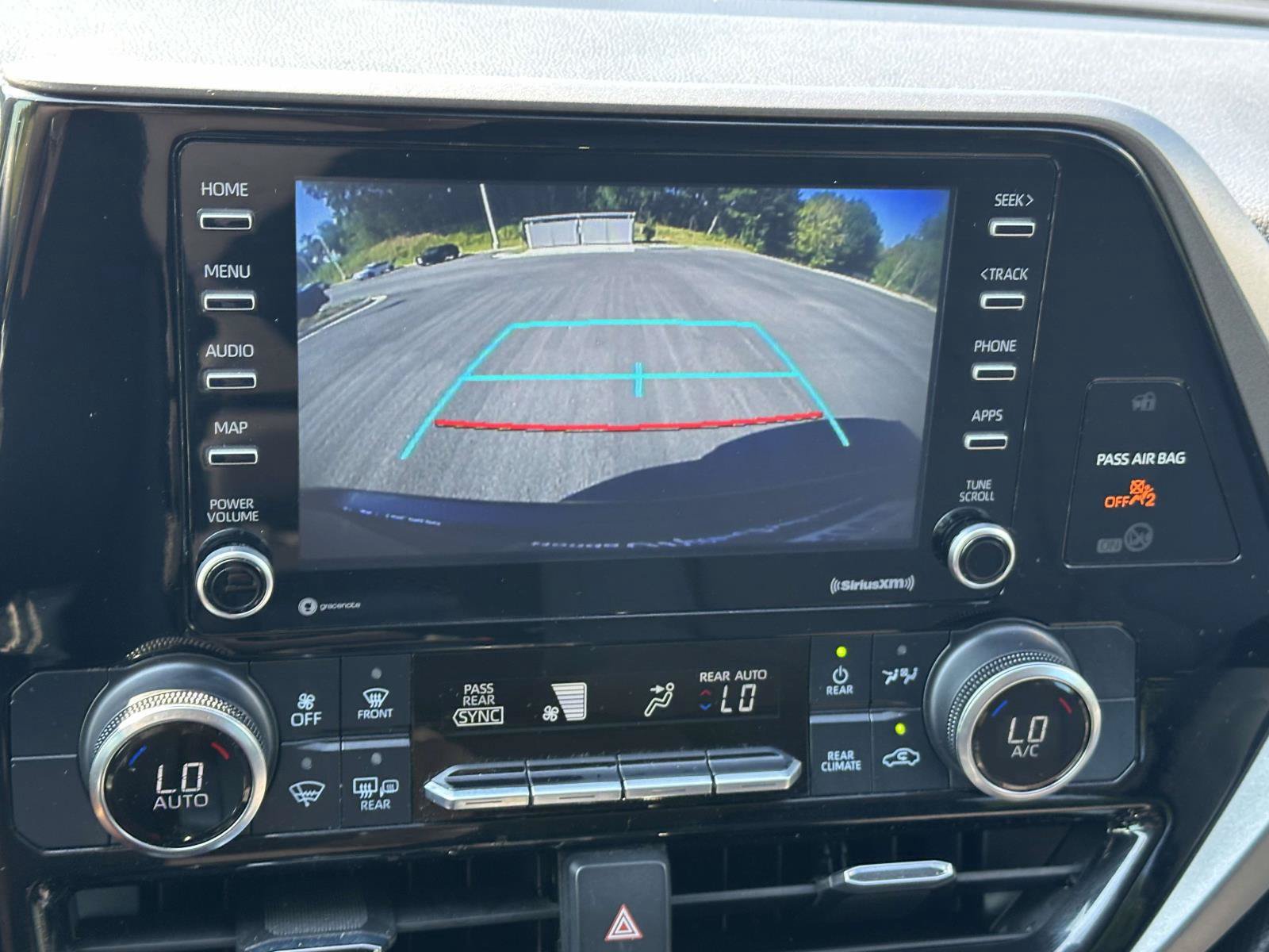 Used 2022 Toyota Highlander L FWD image 20