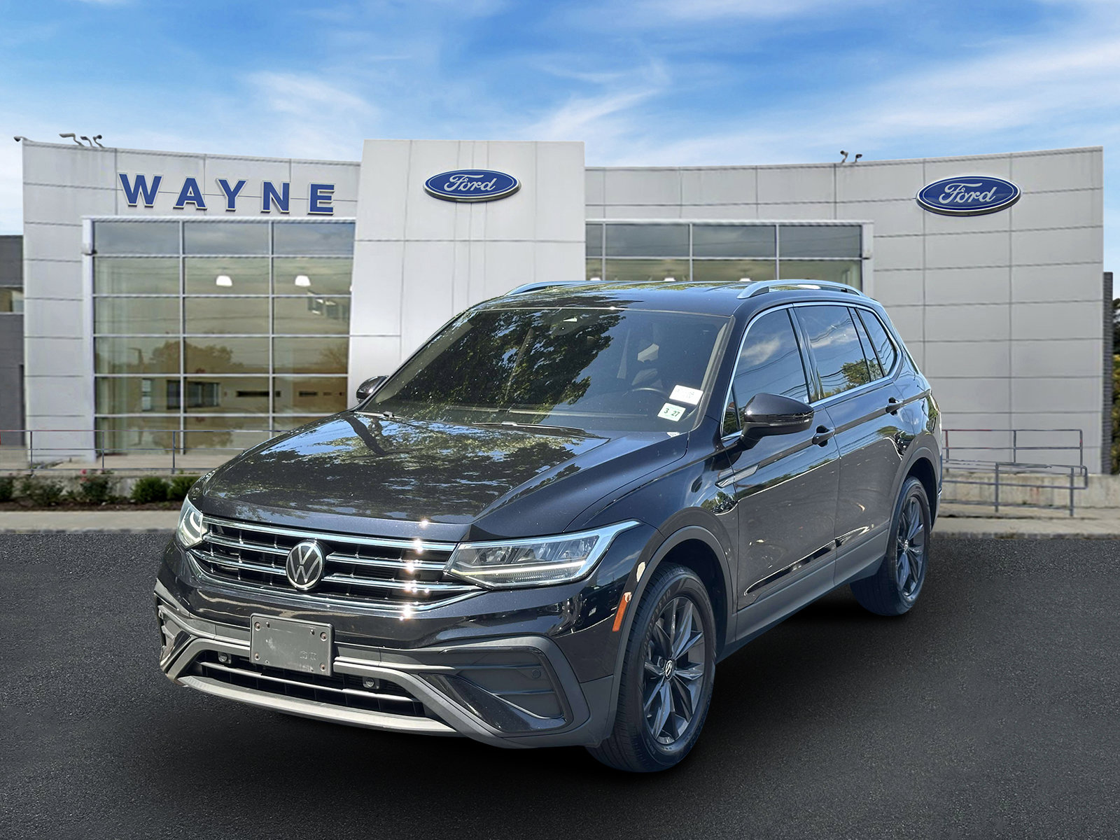 Used 2022 Volkswagen Tiguan SE AWD/4WD image 2