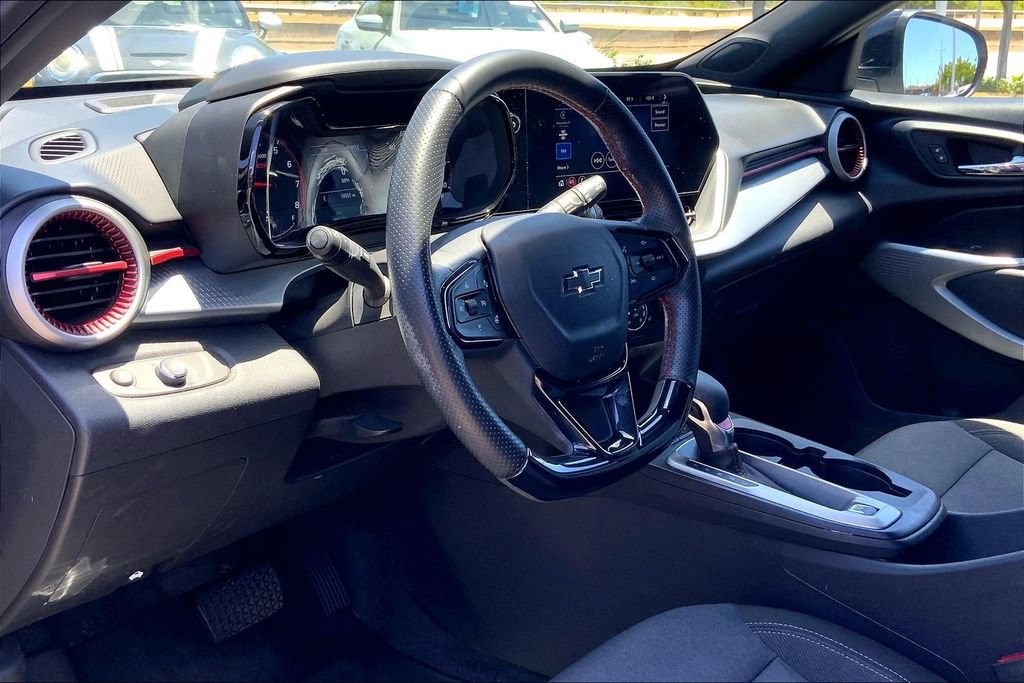 Used 2024 Chevrolet Trax RS FWD image 14