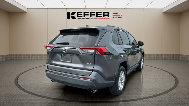 Used 2021 Toyota RAV4 XLE image 5