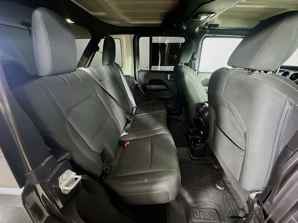 Used 2018 Jeep Wrangler Unlimited Sahara AWD/4WD image 11