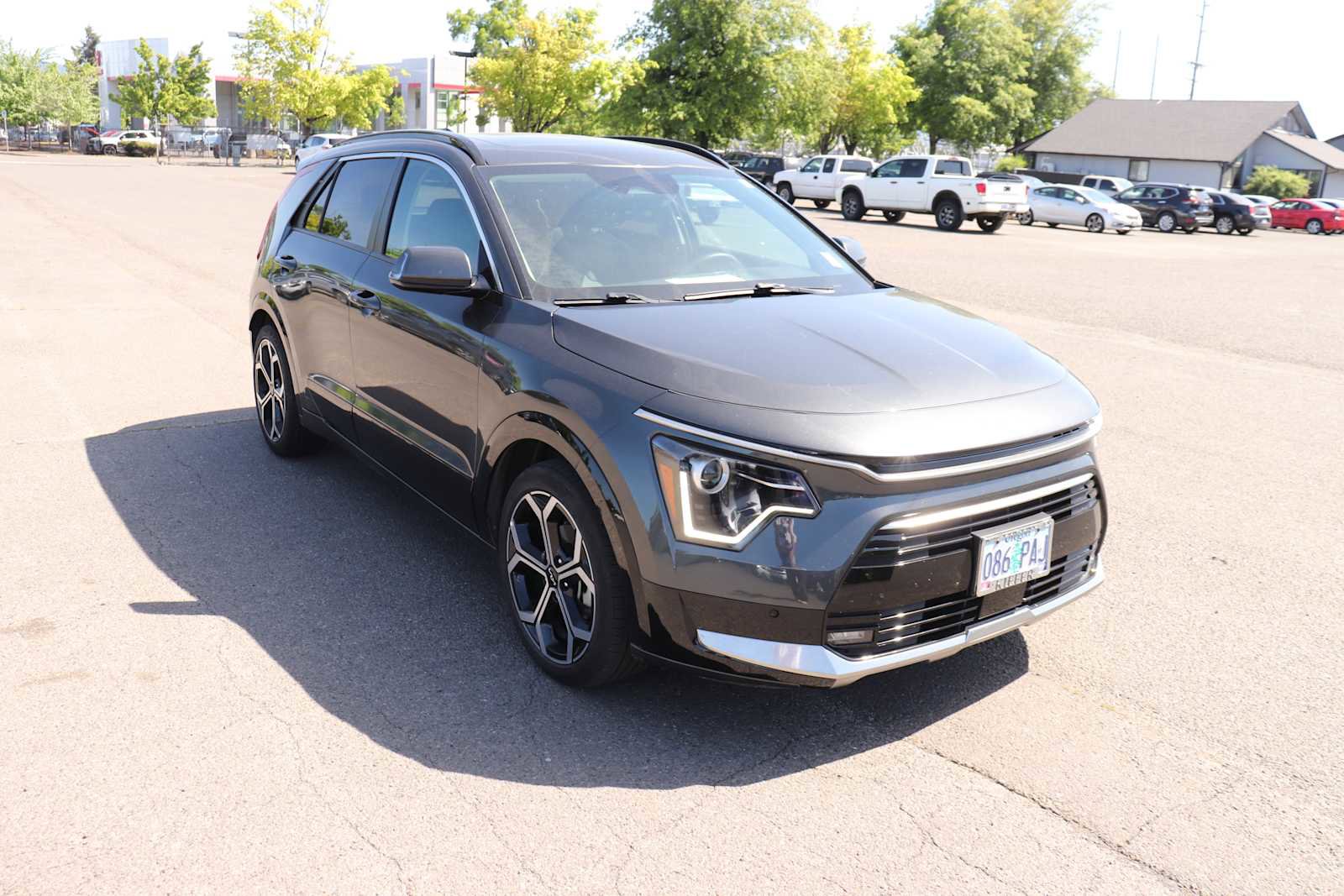 Used 2023 Kia Niro EX Touring FWD image 3