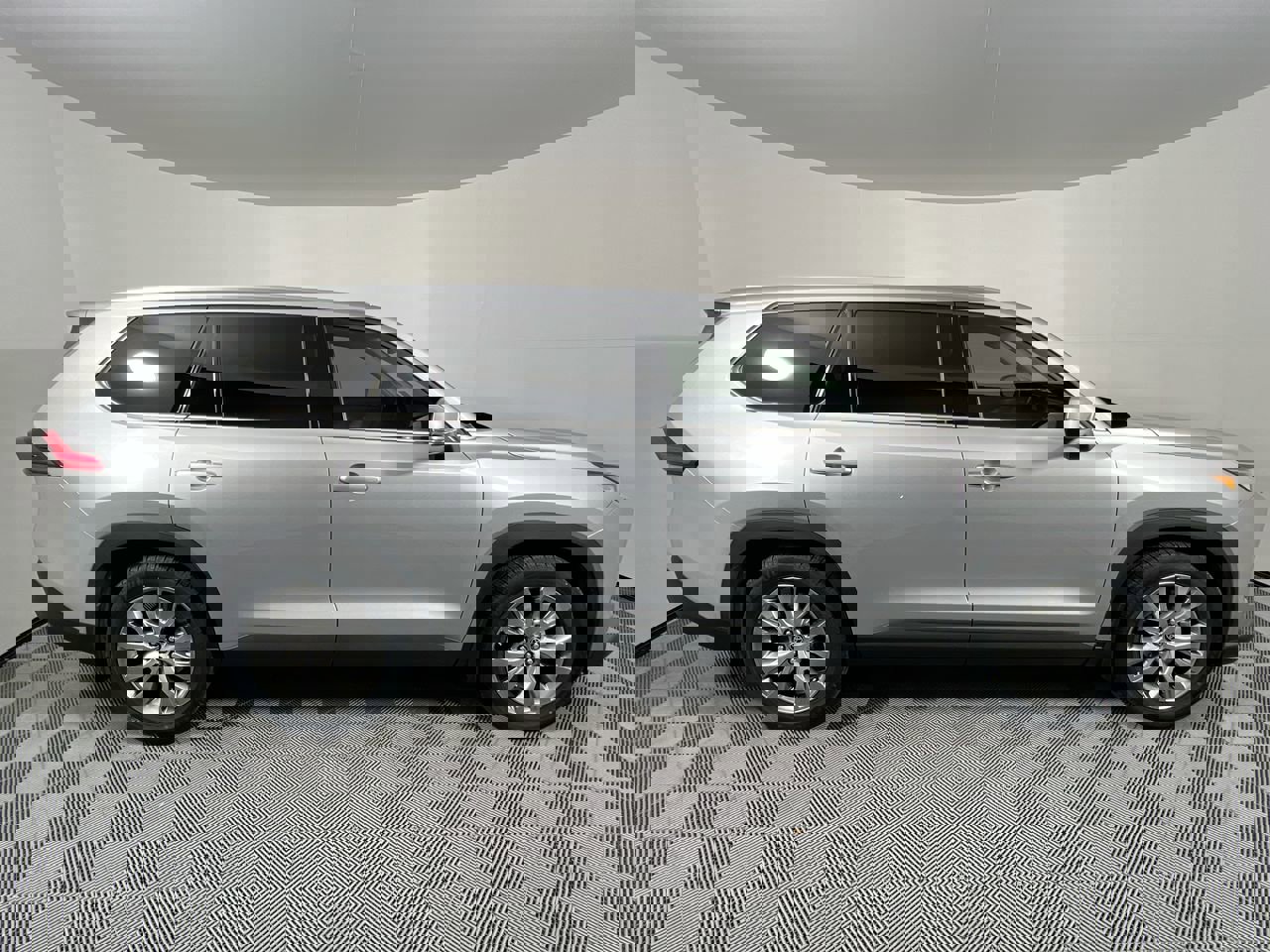 Used 2024 Toyota Grand Highlander Limited image 2