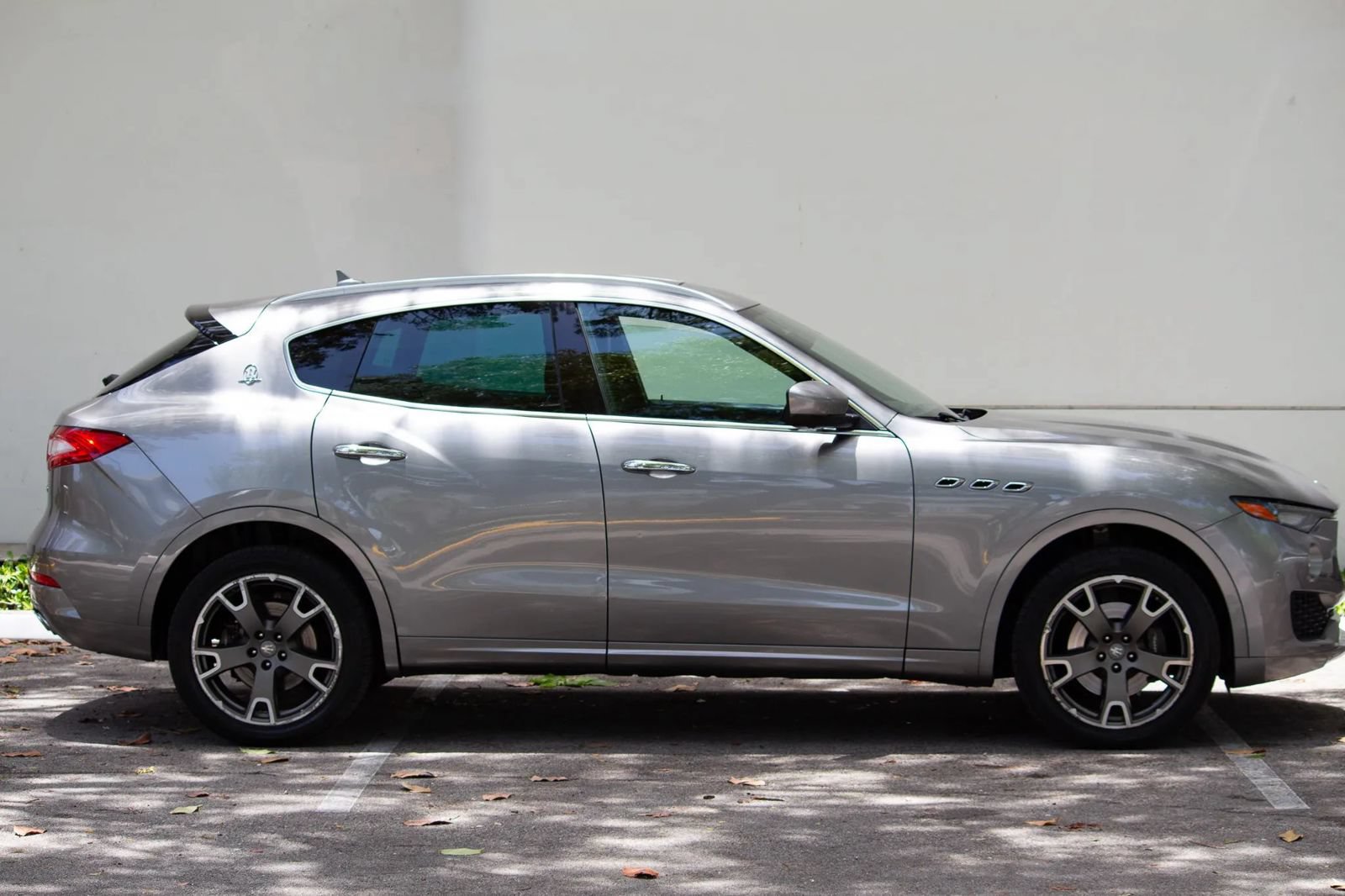 Used 2017 Maserati Levante w/ Luxury Package AWD/4WD image 15