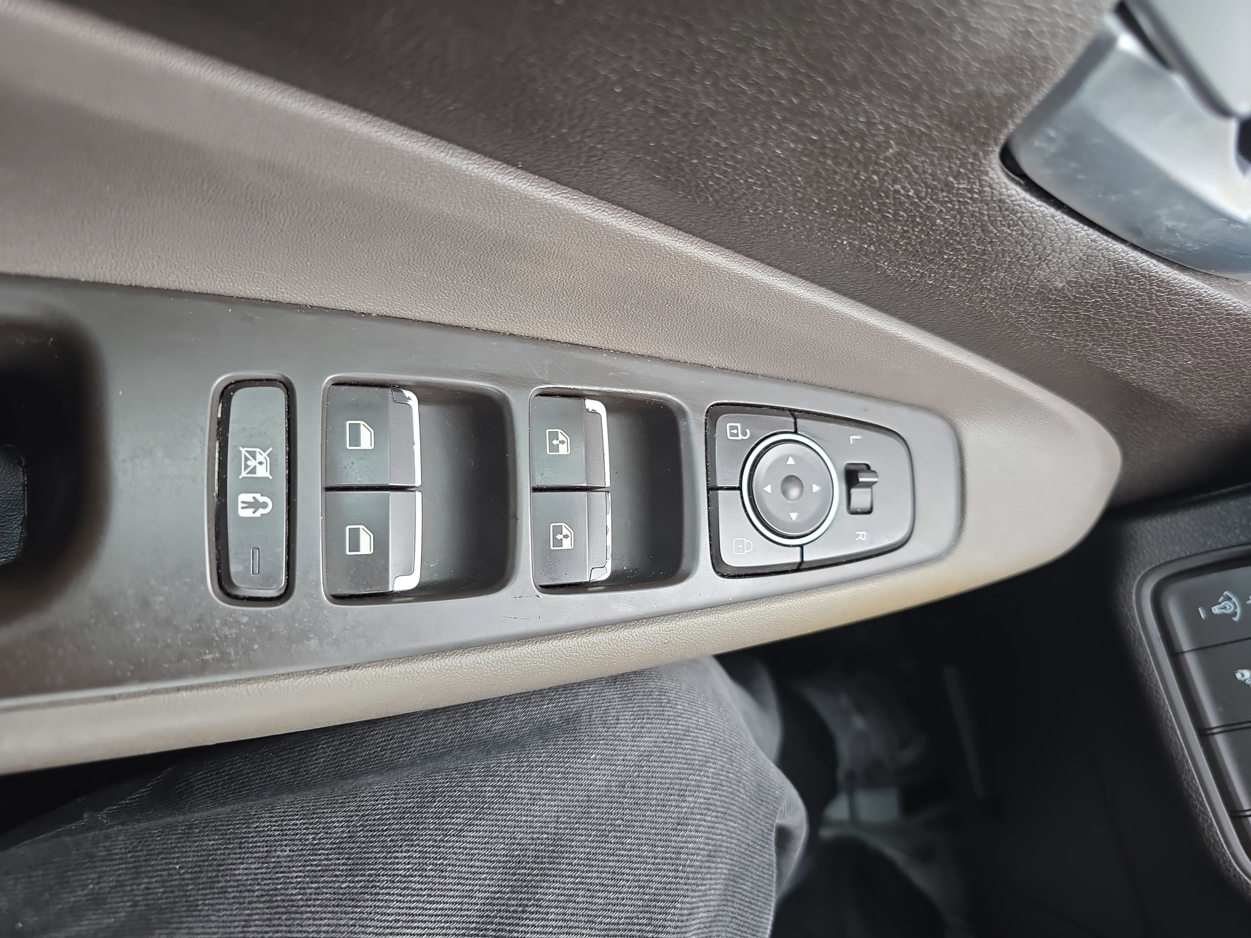 Used 2019 Hyundai Santa Fe SEL image 27