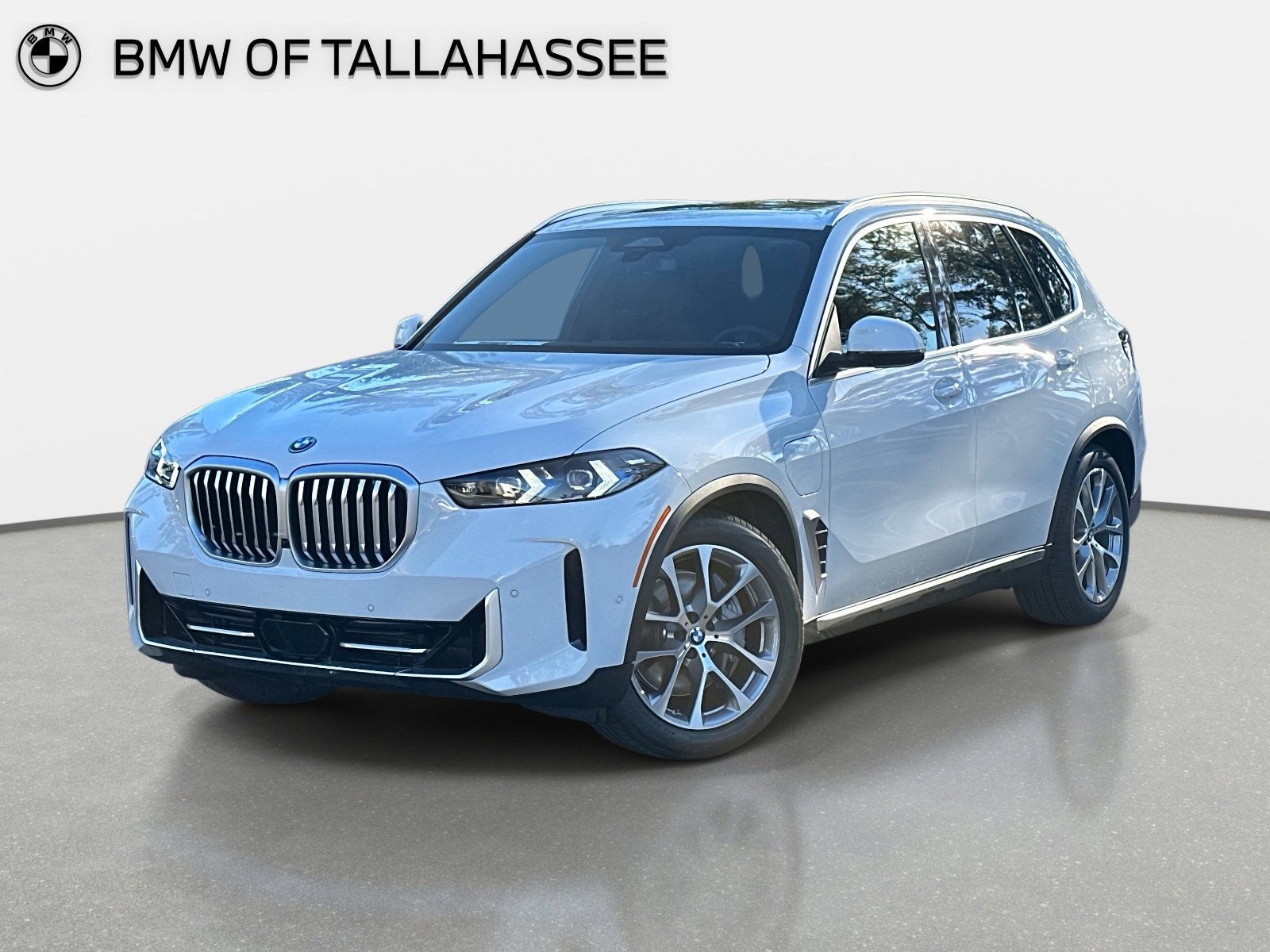 New 2026 BMW X5 xDrive50e w/ Premium Package AWD/4WD image 1