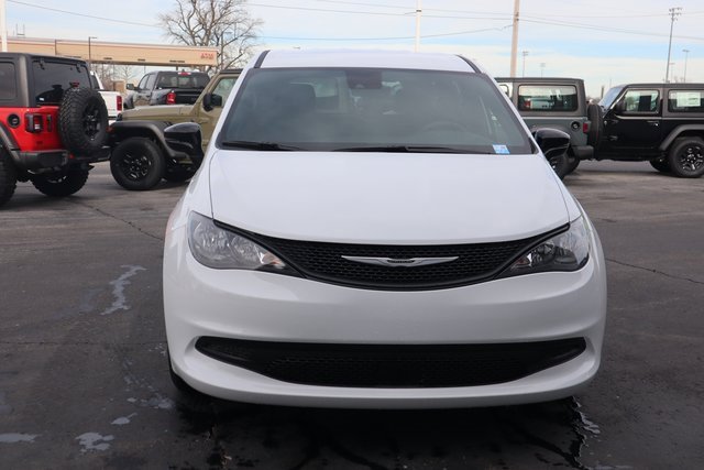 New 2026 Chrysler Voyager LX image 17