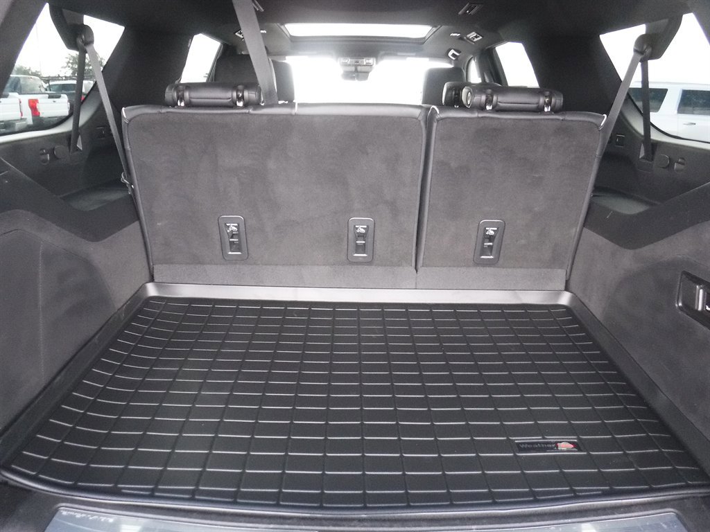 Used 2023 Cadillac Escalade ESV Premium Luxury image 8