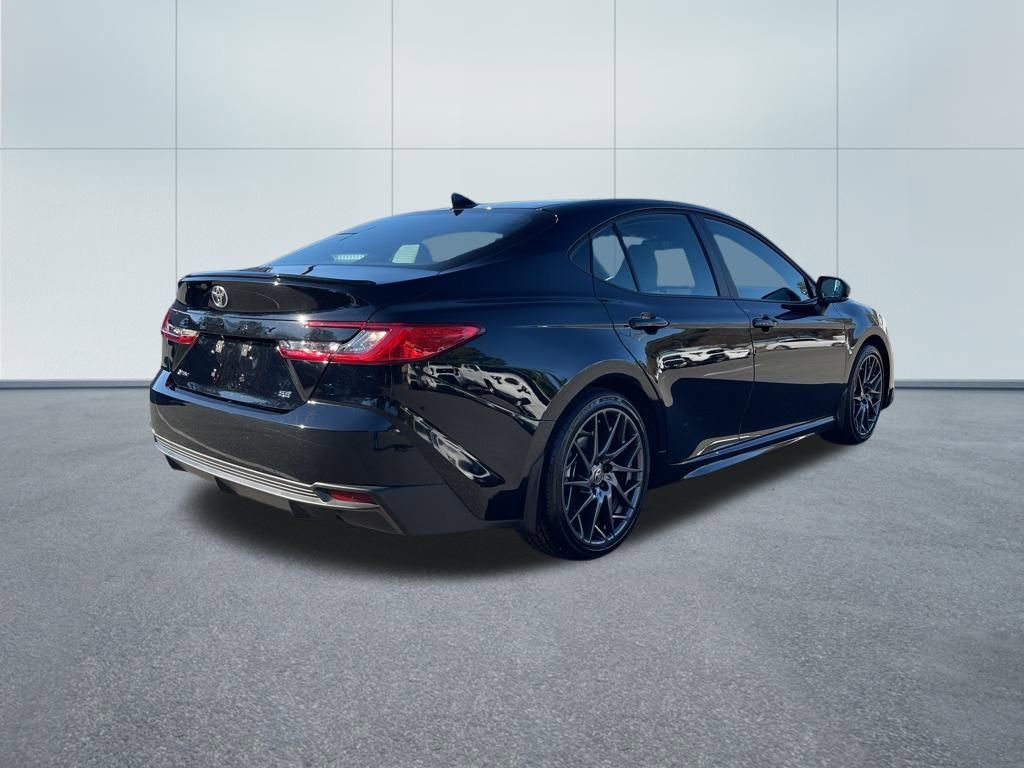 Used 2025 Toyota Camry SE image 5