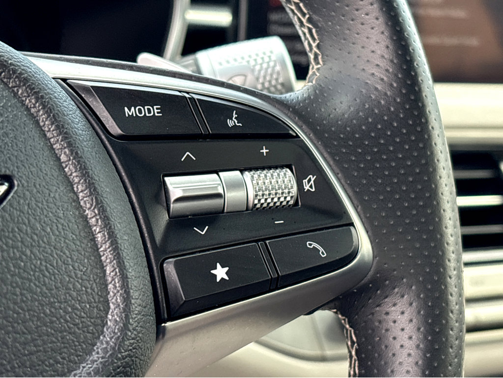 Used 2025 Genesis G70 2.5T image 16