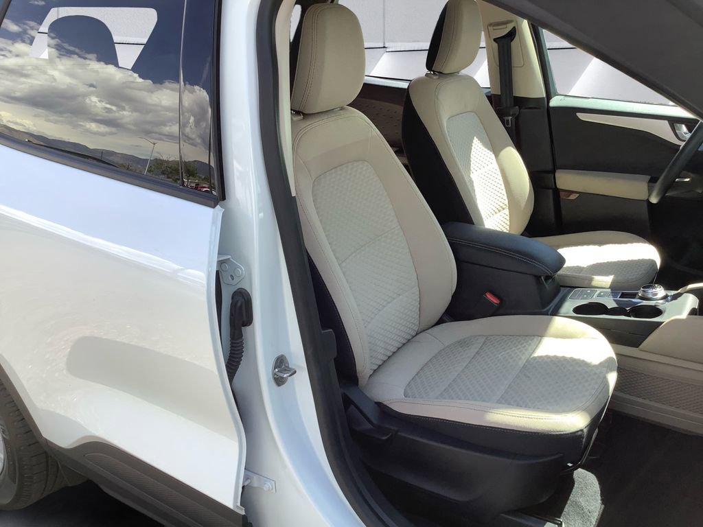 Used 2020 Ford Escape SE image 14