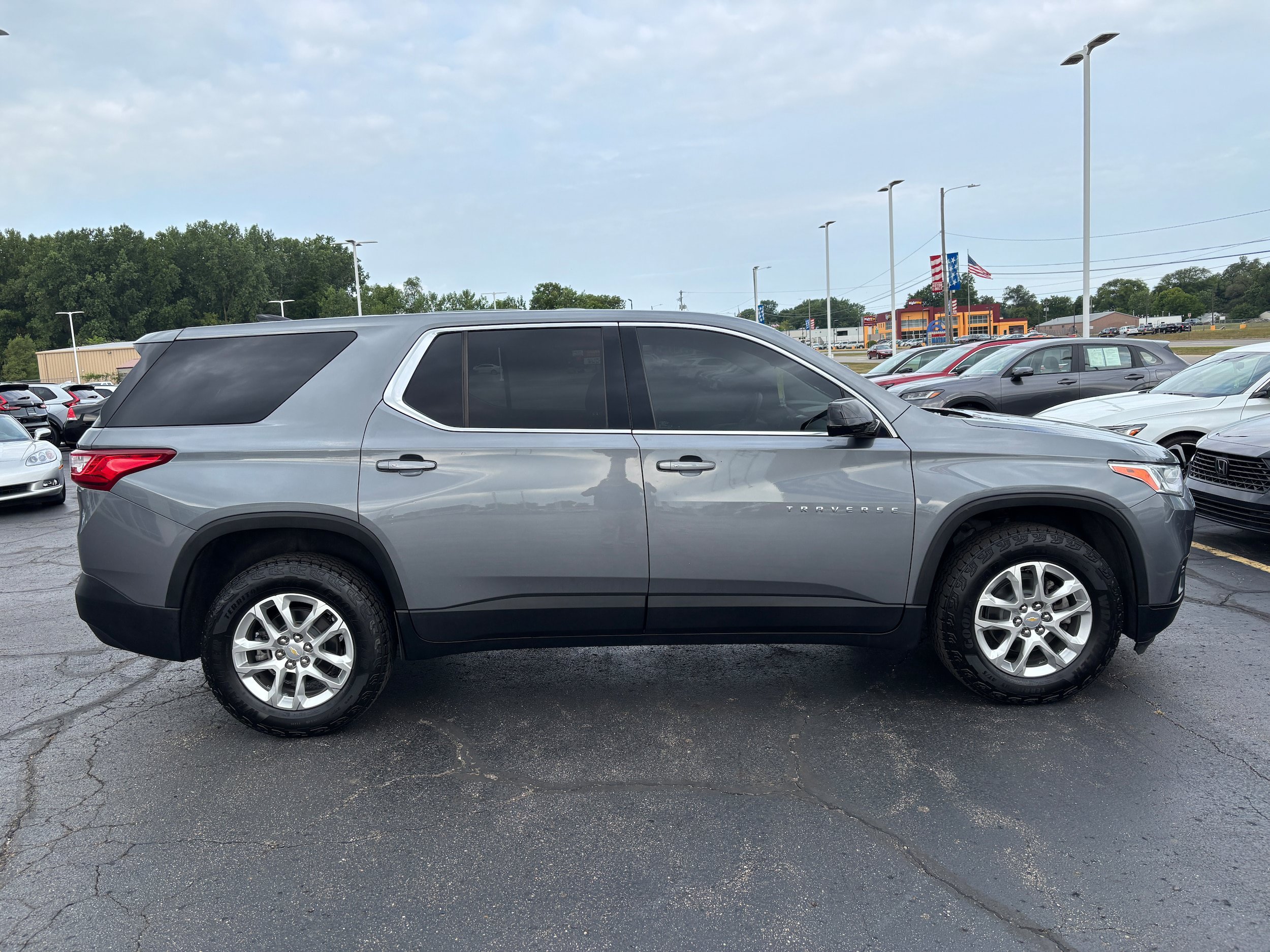 Used 2020 Chevrolet Traverse LS AWD/4WD image 5