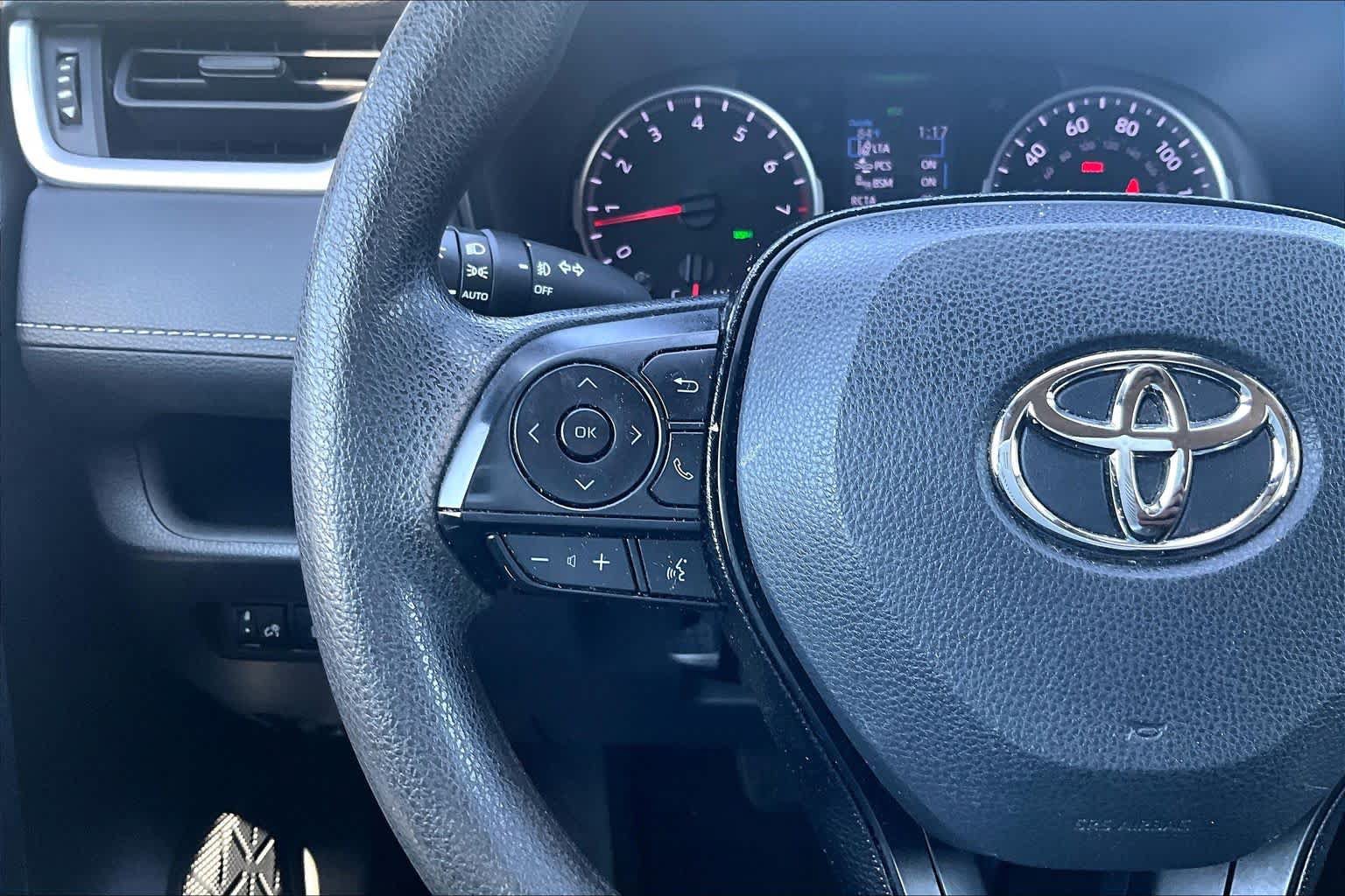 Used 2021 Toyota RAV4 XLE AWD/4WD image 23