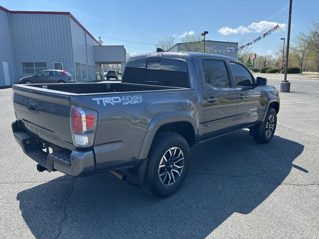Used 2022 Toyota Tacoma TRD Sport w/ Technology Package image 5