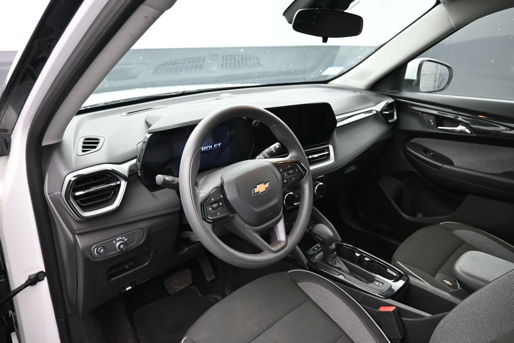 Used 2025 Chevrolet TrailBlazer LT FWD image 18