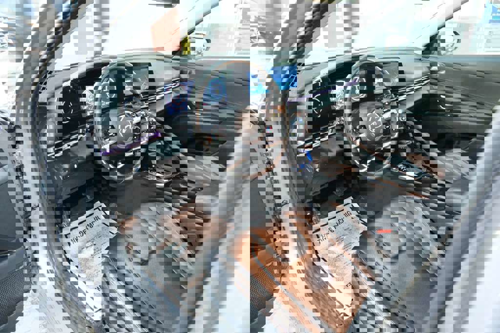 Used 2024 Hyundai Elantra Limited image 15