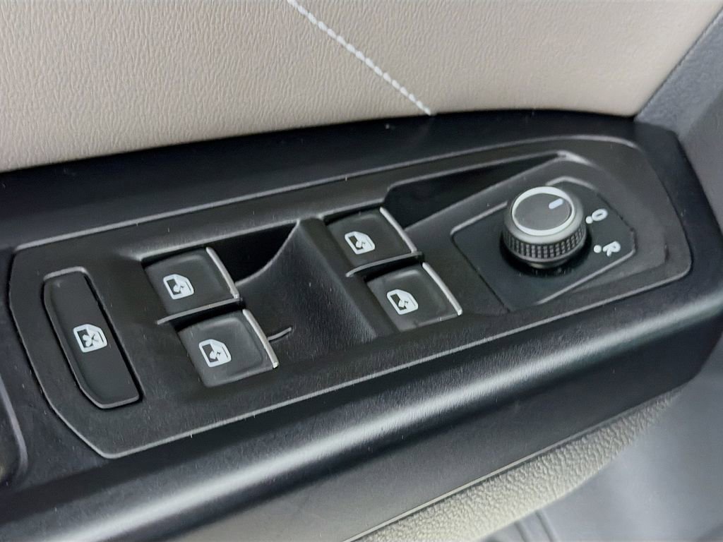 Used 2021 Volkswagen Atlas Cross Sport SE image 20