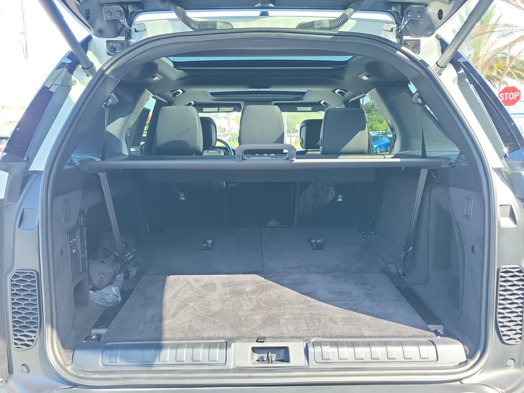 Certified 2025 Land Rover Discovery S AWD/4WD image 11