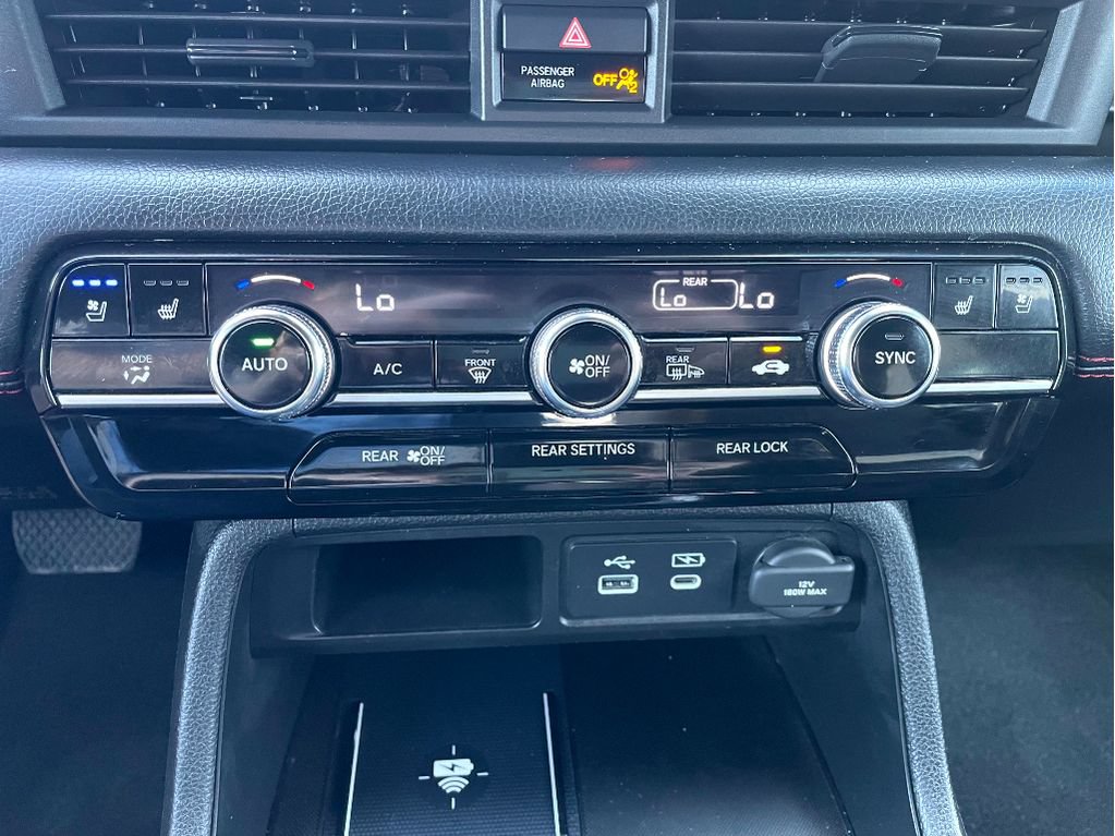Certified 2025 Honda Pilot Black Edition image 18
